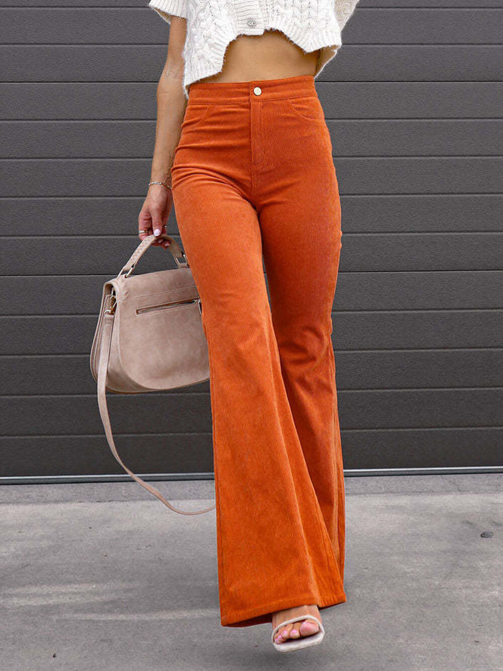 Slim-fit uitlopende casual broek met hoge taille