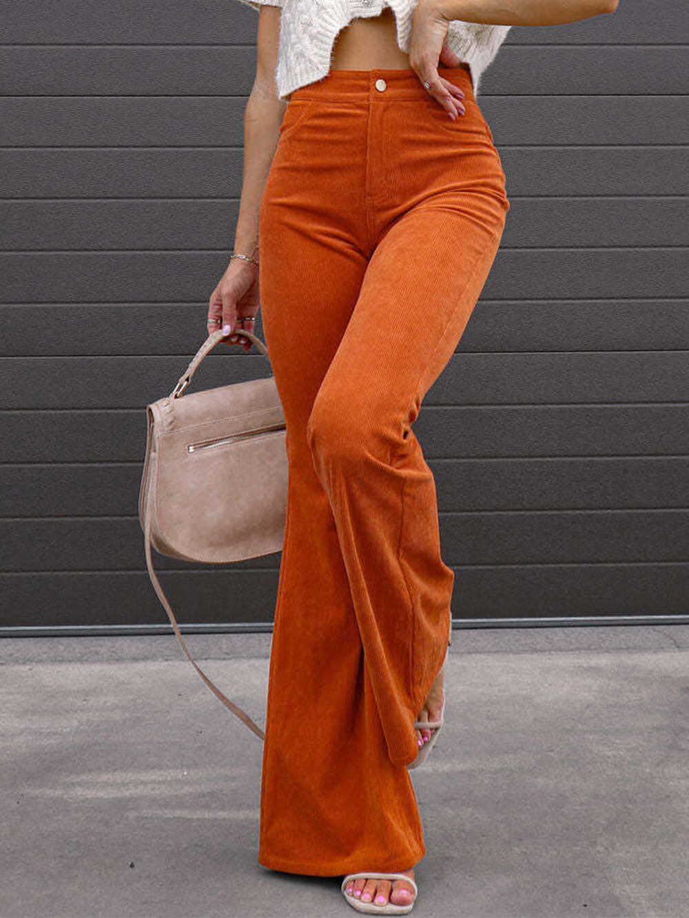 Slim-fit uitlopende casual broek met hoge taille