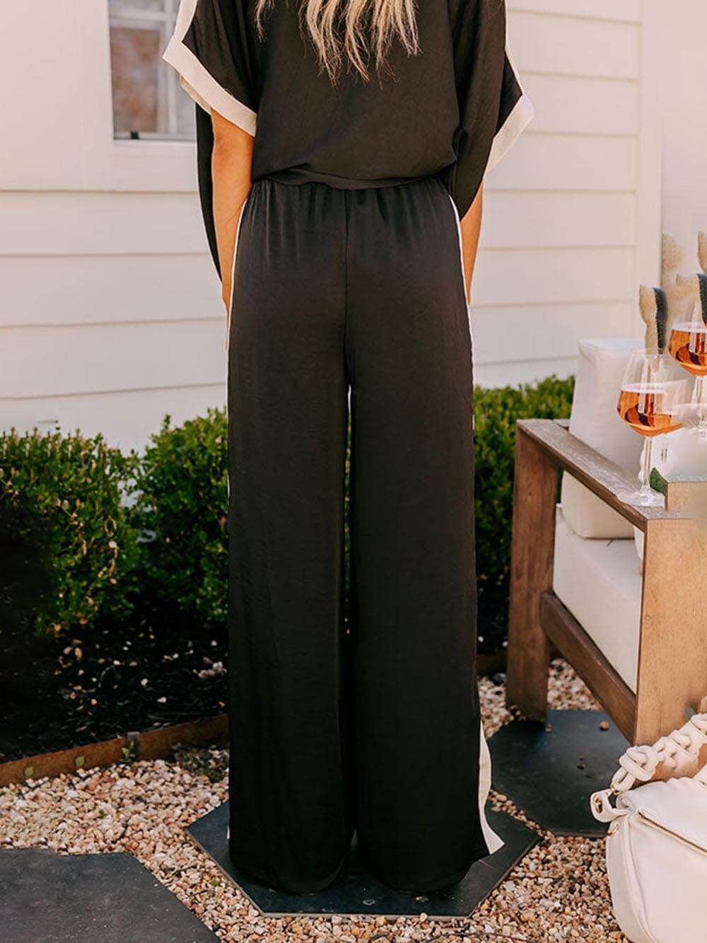 Losse broek met wijde pijpen en kleurblokken