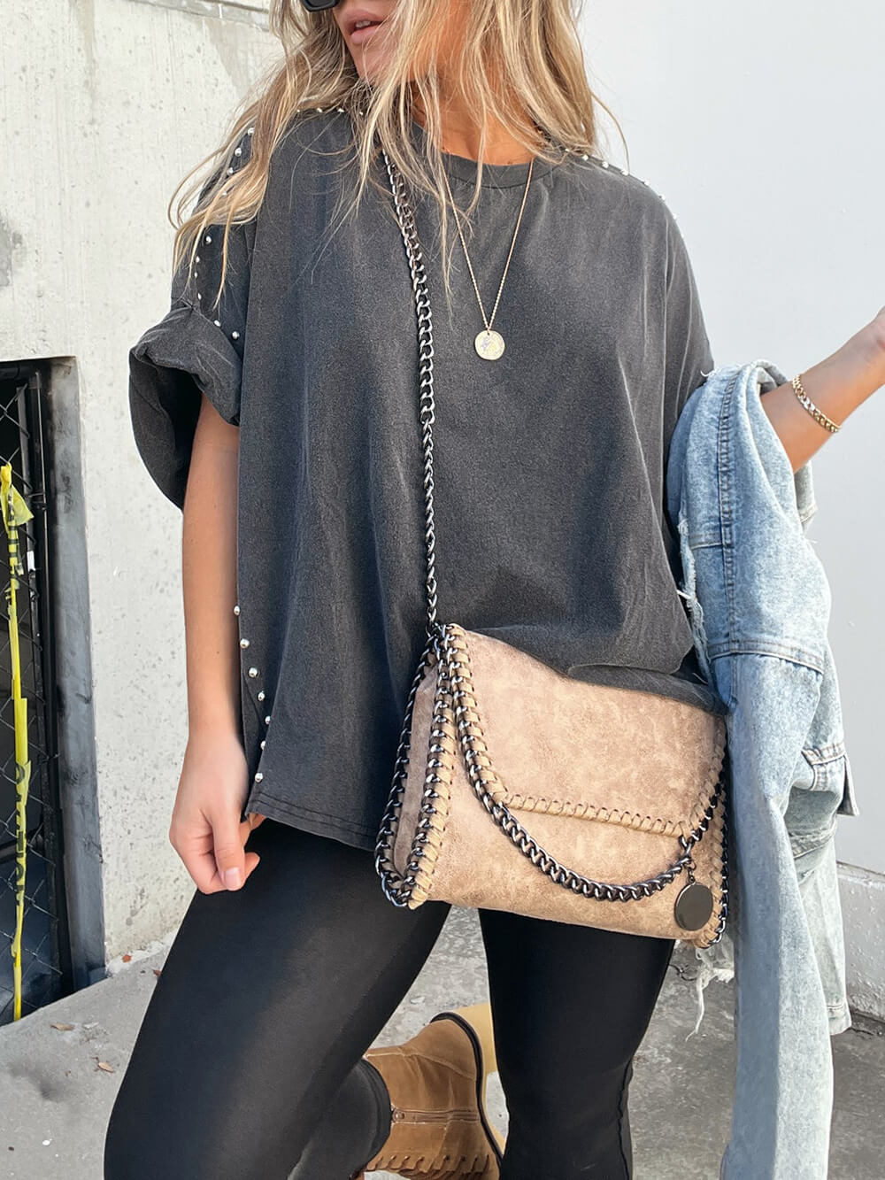 Oversized T-shirt met oprolbare mouwen en studs