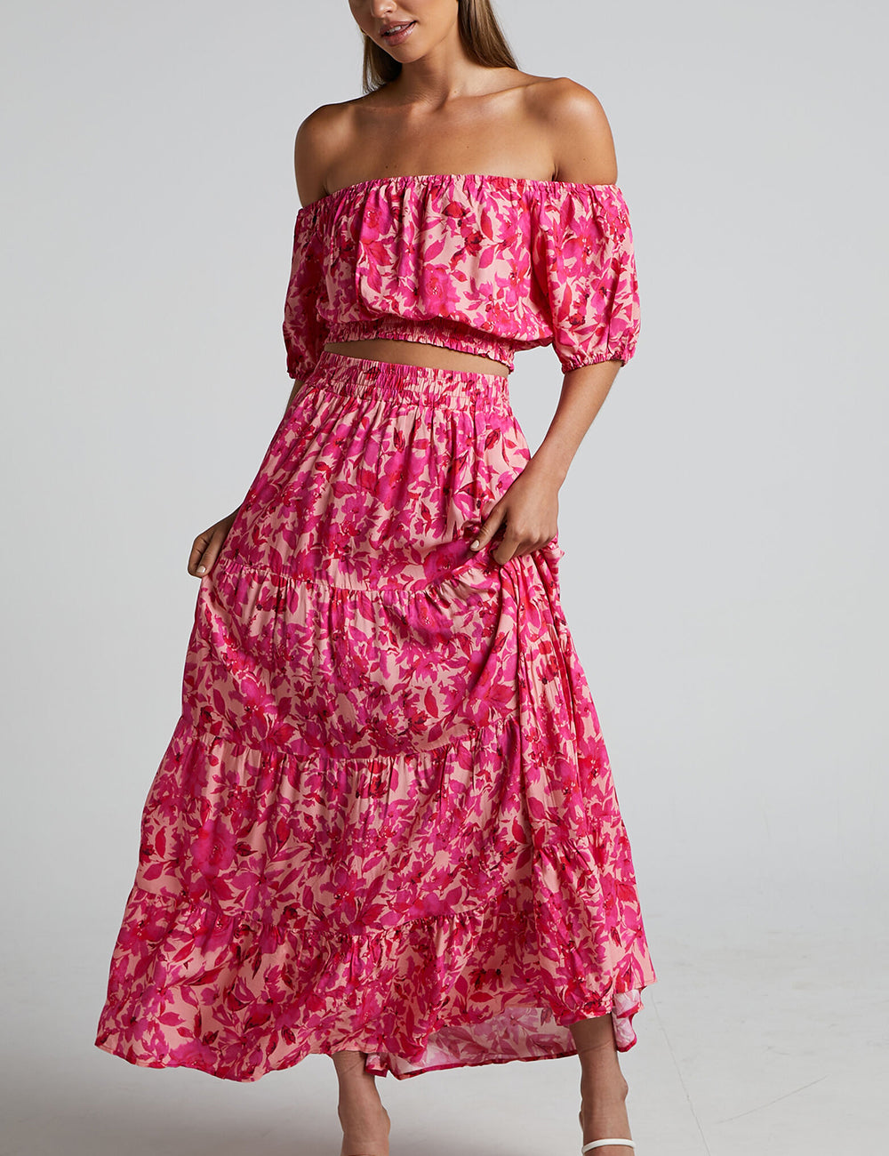 Off-shoulder top met pofmouwen in roze bloemen