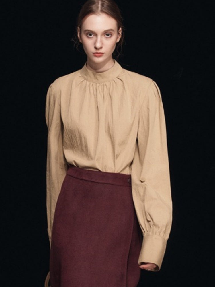 Blouse met nephals en pofmouwen